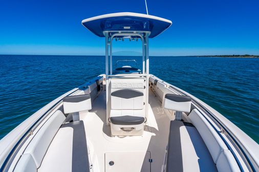 Robalo R242 Center Console image