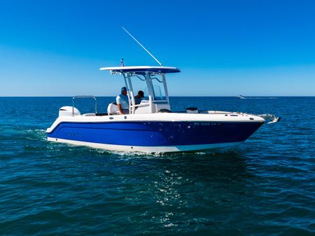 Robalo R242 Center Console image