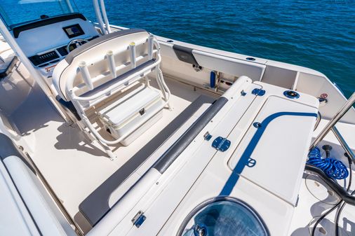 Robalo R242 Center Console image