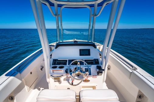 Robalo R242 Center Console image