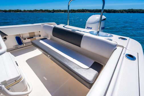 Robalo R242 Center Console image