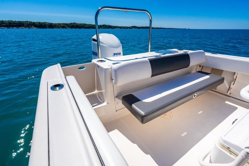 Robalo R242 Center Console image