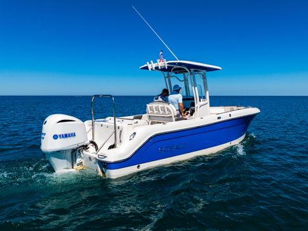 Robalo R242 Center Console image