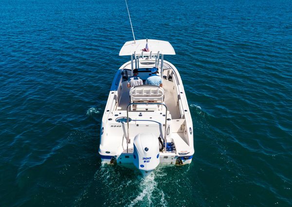 Robalo R242 Center Console image