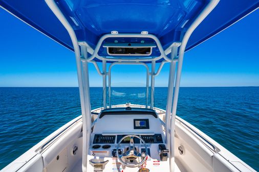 Robalo R242 Center Console image