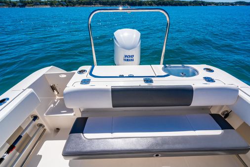 Robalo R242 Center Console image