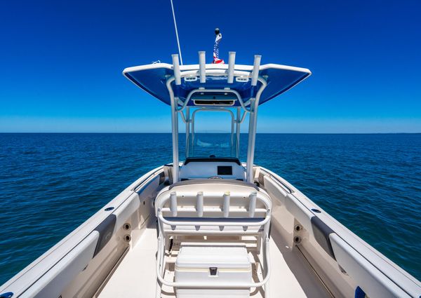 Robalo R242 Center Console image