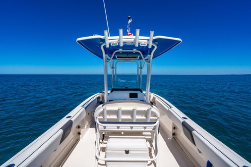 Robalo R242 Center Console image