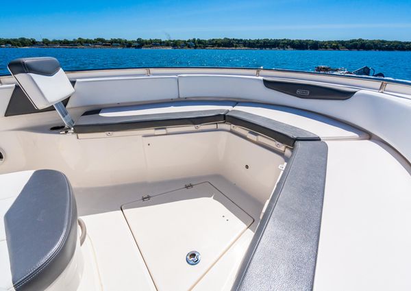 Robalo R242 Center Console image