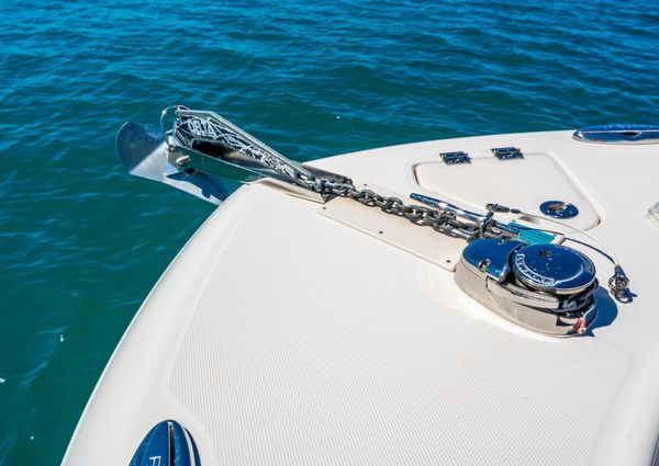 Robalo R242 Center Console image