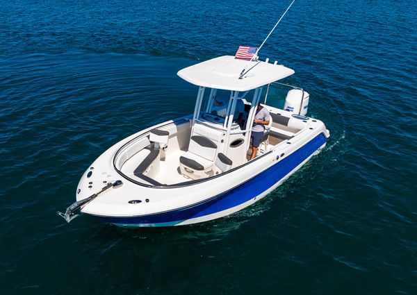 Robalo R242 Center Console image