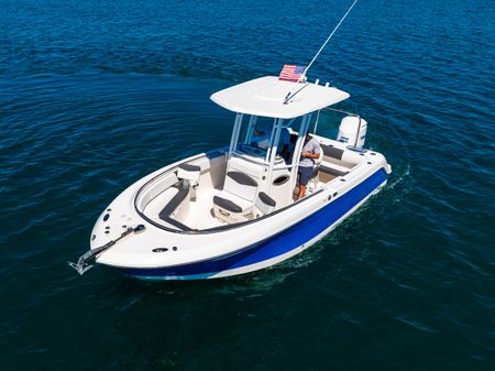 Robalo R242 Center Console image