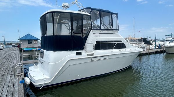 Mainship 34 Motor Yacht 