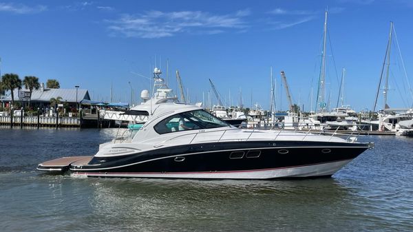 Four Winns V458 Motor Yacht 