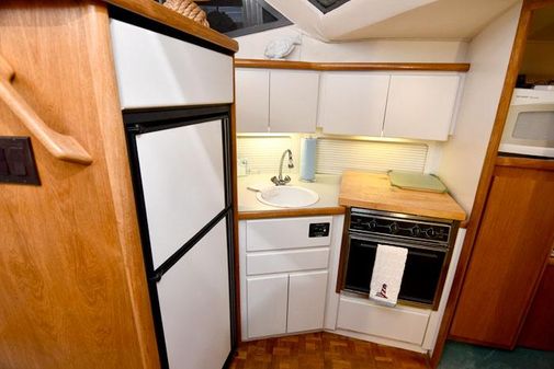 Carver 355 Aft Cabin image