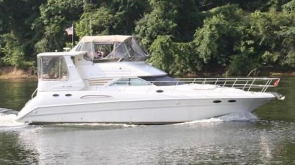 Sea Ray 420 Aft Cabin