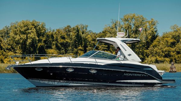 Monterey 335 Sport Yacht 