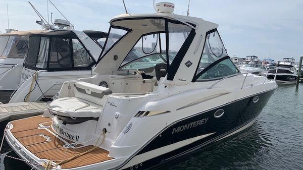 Monterey 340 Sport Yacht