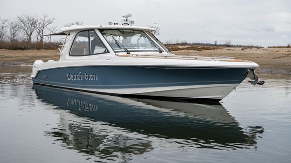 Boston Whaler 380 Realm