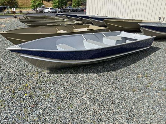 Crestliner 1672 Outreach B3155 - main image