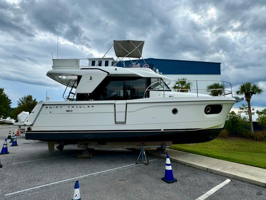 Beneteau SWIFT-TRAWLER-30 - main image