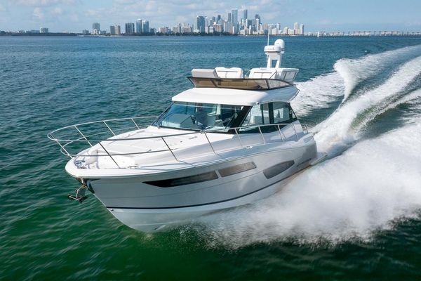 Regal 38 Fly - main image