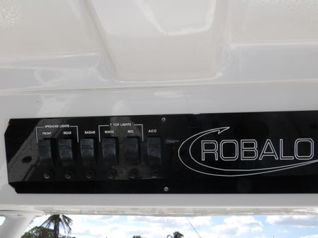 Robalo R300 Center Console image