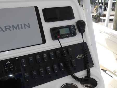 Robalo R300 Center Console image