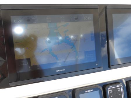 Robalo R300 Center Console image