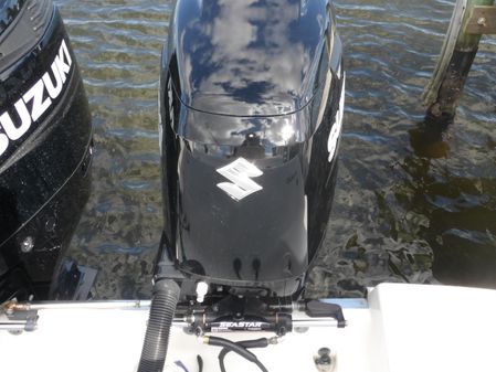 Robalo R300 Center Console image
