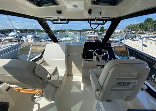 Boston Whaler 325 Conquest image