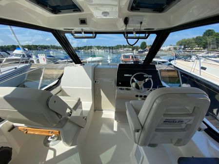 Boston Whaler 325 Conquest image