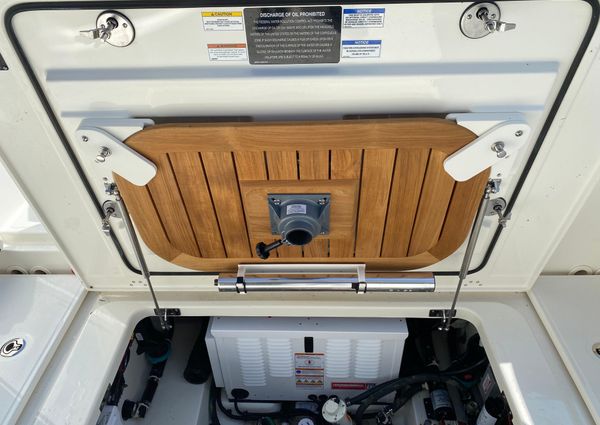 Boston Whaler 325 Conquest image