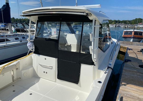 Boston Whaler 325 Conquest image