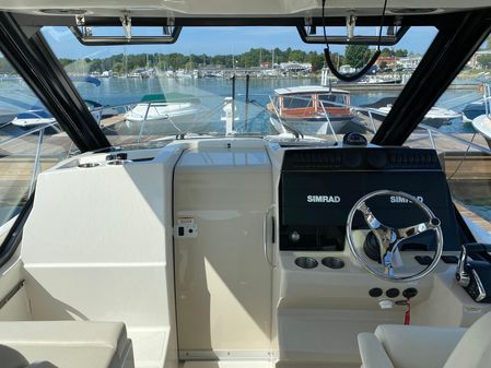 Boston Whaler 325 Conquest image