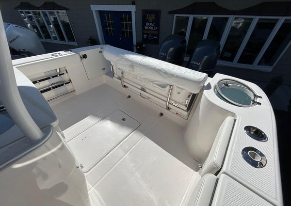 Robalo R272-CENTER-CONSOLE image