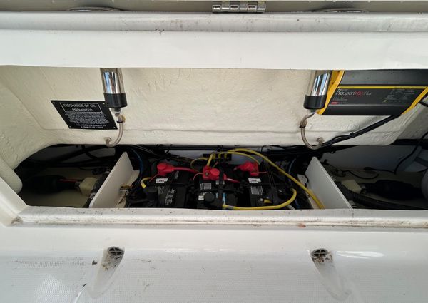 Robalo R272-CENTER-CONSOLE image