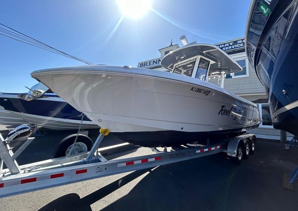 Robalo R272-CENTER-CONSOLE image