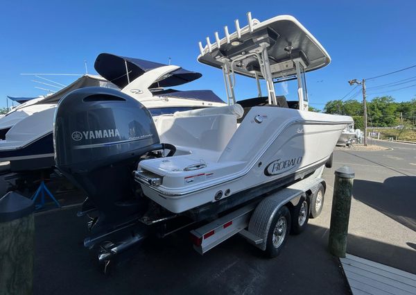 Robalo R272-CENTER-CONSOLE image