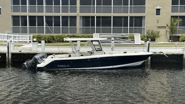 Robalo R302
