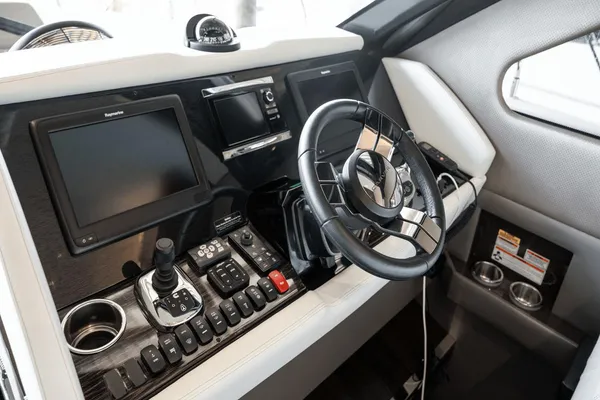 Carver 52 Command Bridge image