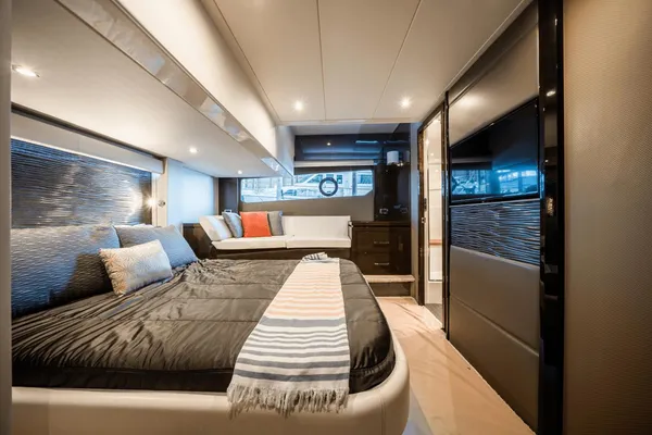 Carver 52 Command Bridge image