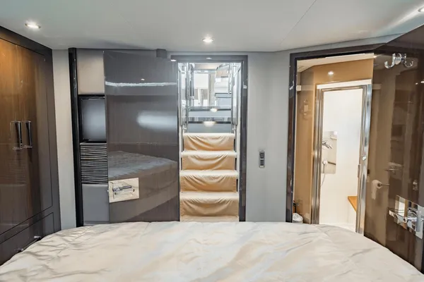 Carver 52 Command Bridge image