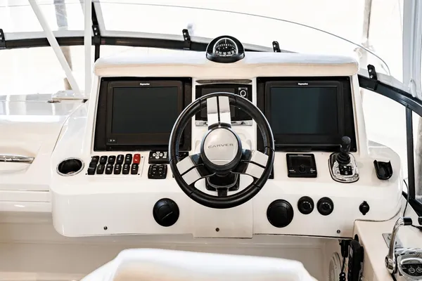 Carver 52 Command Bridge image