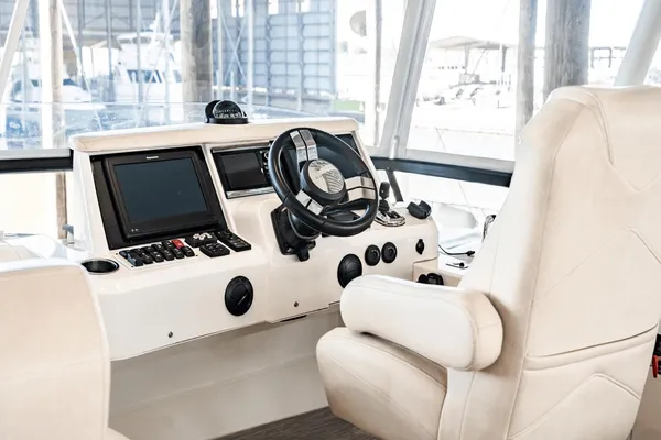 Carver 52 Command Bridge image