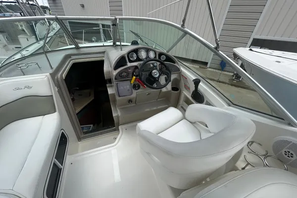Sea Ray Sundancer 260 image