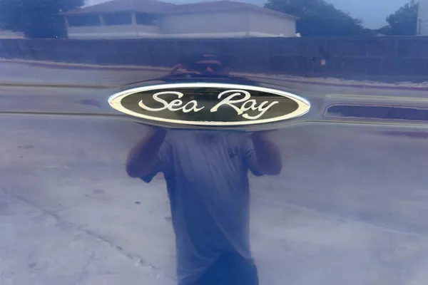 Sea Ray Sundancer 260 image