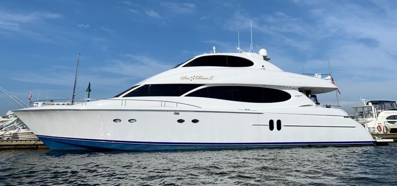 Lazzara Yachts Sky Lounge - main image