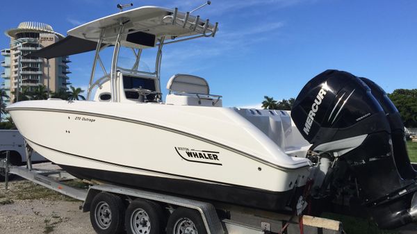 Boston Whaler 270 Outrage 