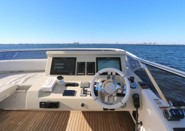 Azimut 72 Flybridge image